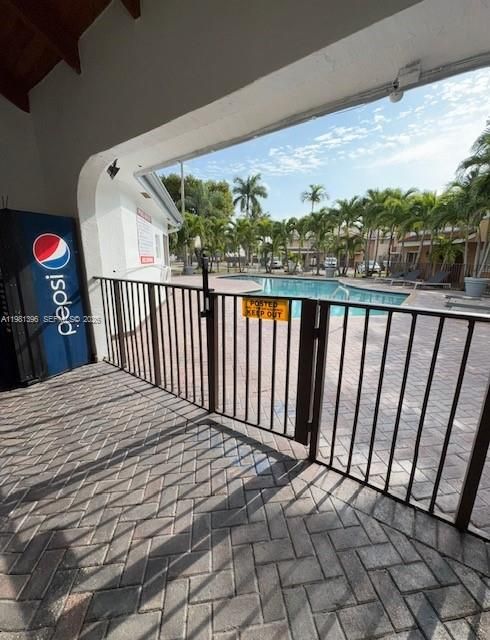 Recently Sold: $320,000 (2 beds, 2 baths, 954 Square Feet)