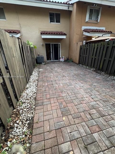 Recently Sold: $320,000 (2 beds, 2 baths, 954 Square Feet)