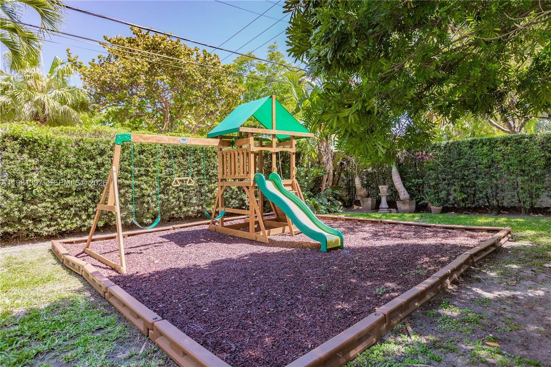 Activo con contrato: $3,249,999 (6 camas, 4 baños, 3202 Pies cuadrados)
