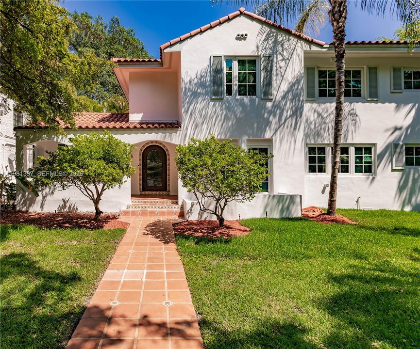 Activo con contrato: $3,249,999 (6 camas, 4 baños, 3202 Pies cuadrados)