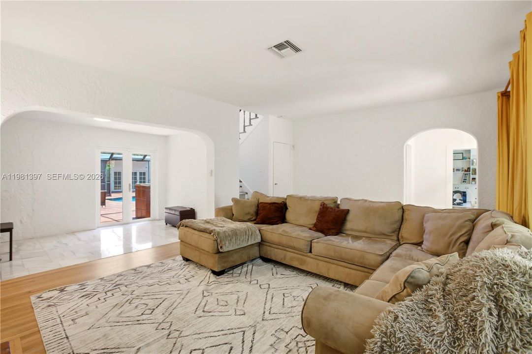 Activo con contrato: $3,249,999 (6 camas, 4 baños, 3202 Pies cuadrados)