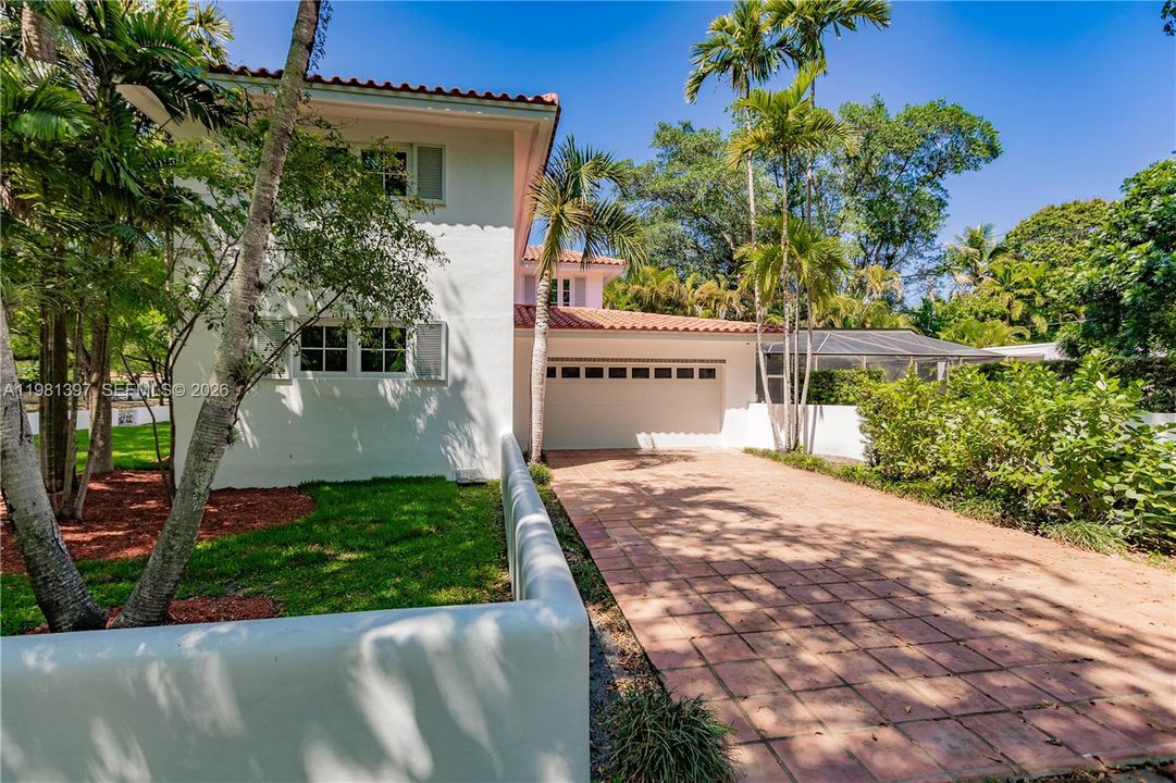Activo con contrato: $3,249,999 (6 camas, 4 baños, 3202 Pies cuadrados)