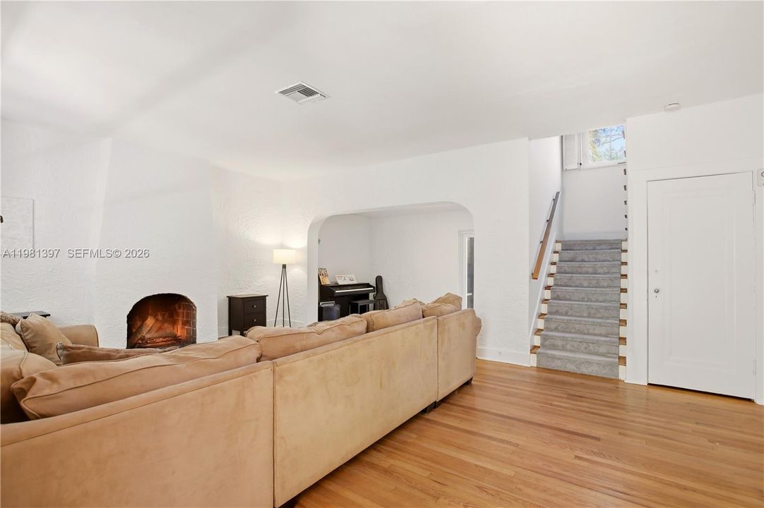 Activo con contrato: $3,249,999 (6 camas, 4 baños, 3202 Pies cuadrados)