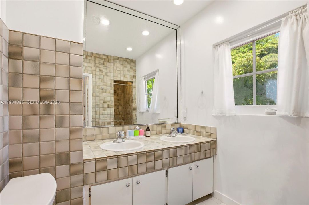 Activo con contrato: $3,249,999 (6 camas, 4 baños, 3202 Pies cuadrados)
