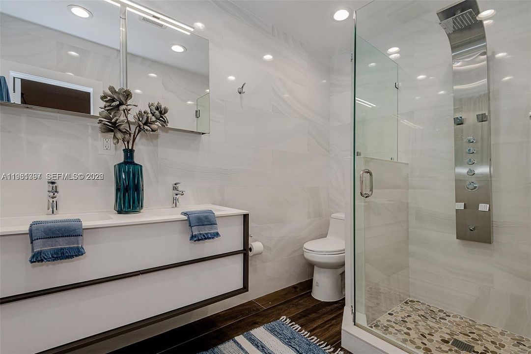 Activo con contrato: $3,249,999 (6 camas, 4 baños, 3202 Pies cuadrados)