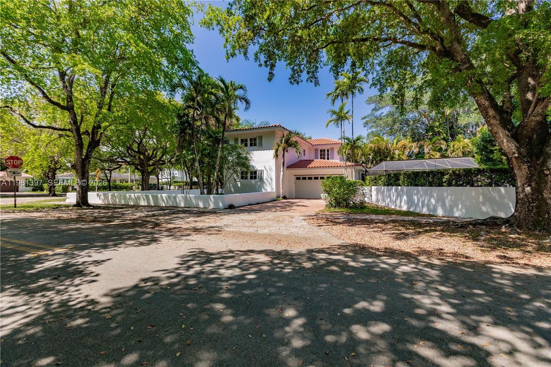 Activo con contrato: $3,249,999 (6 camas, 4 baños, 3202 Pies cuadrados)