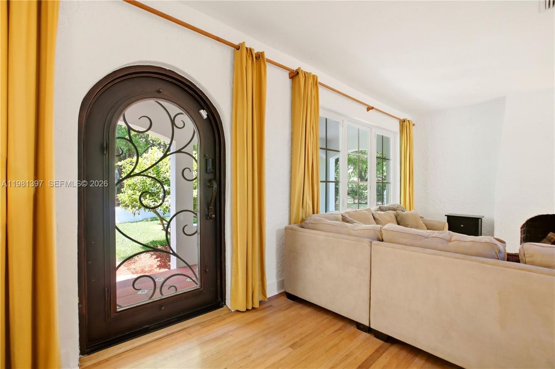 Activo con contrato: $3,249,999 (6 camas, 4 baños, 3202 Pies cuadrados)