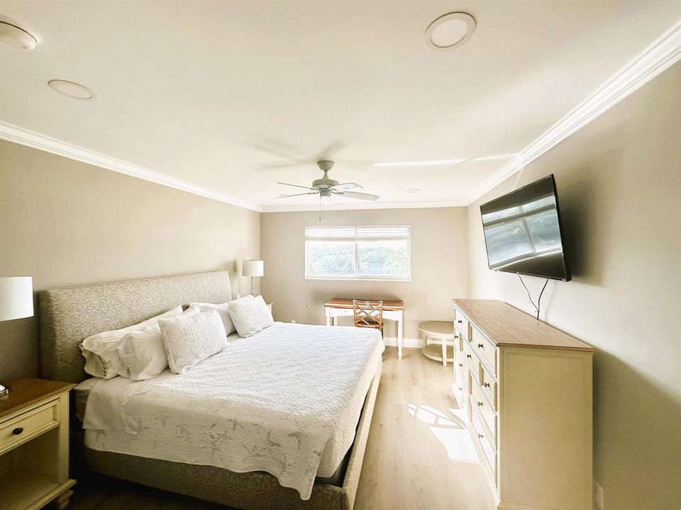 7 Colonial Club Dr 304 Ensuite