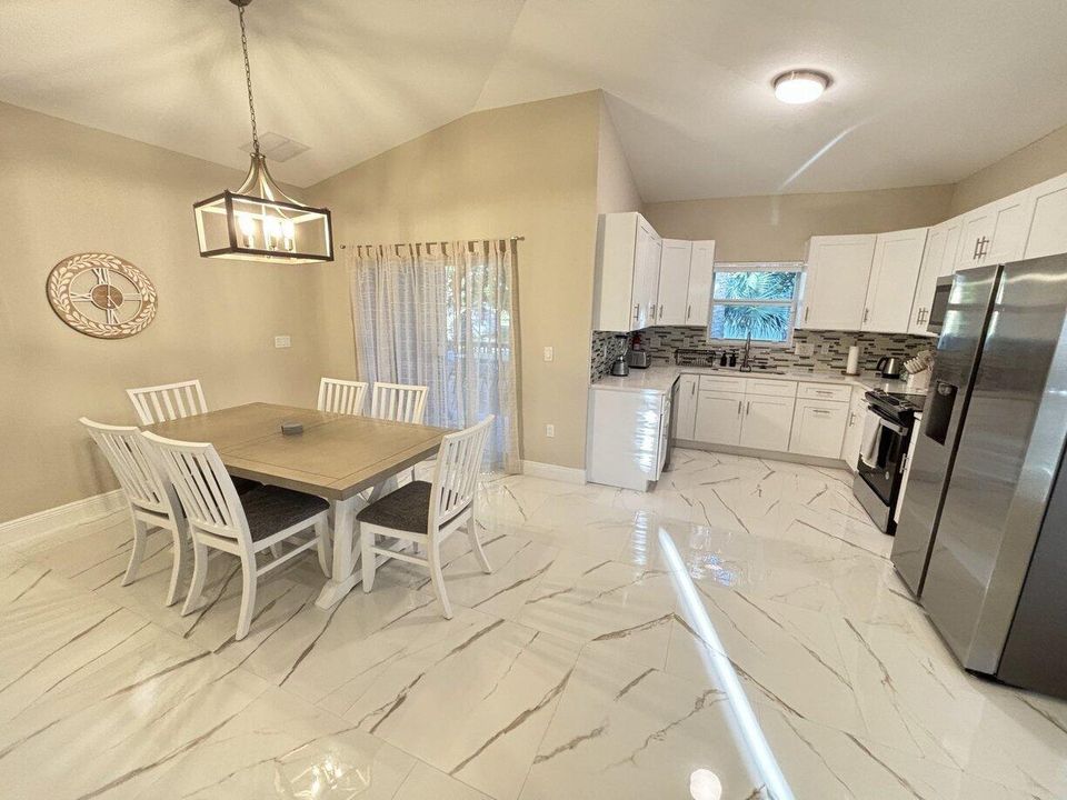 Dining/kitchen