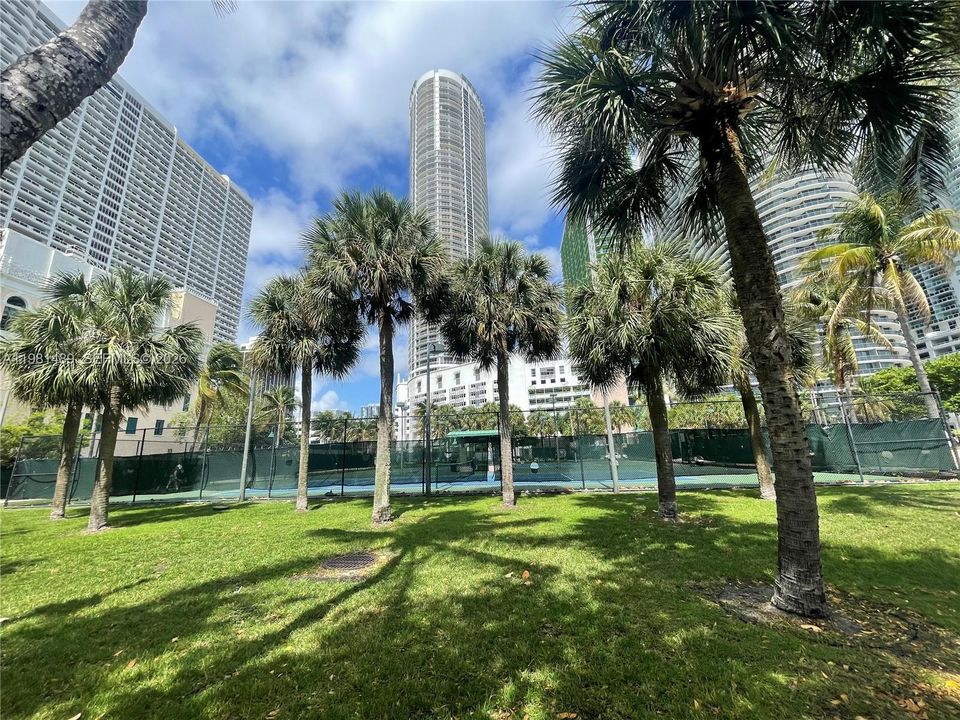 En Venta: $549,900 (2 camas, 2 baños, 1048 Pies cuadrados)