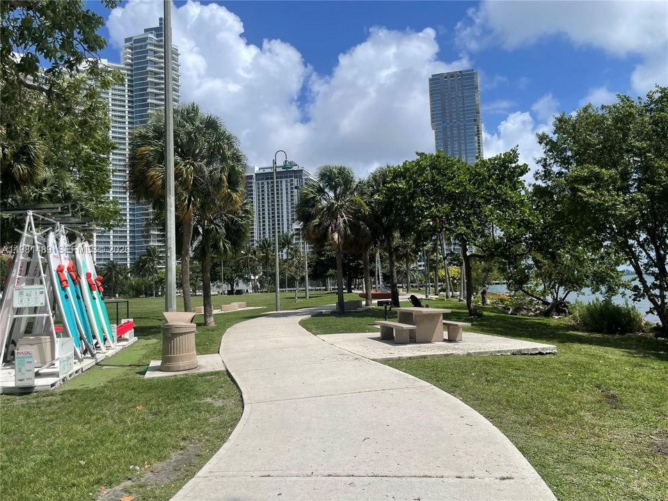 En Venta: $549,900 (2 camas, 2 baños, 1048 Pies cuadrados)
