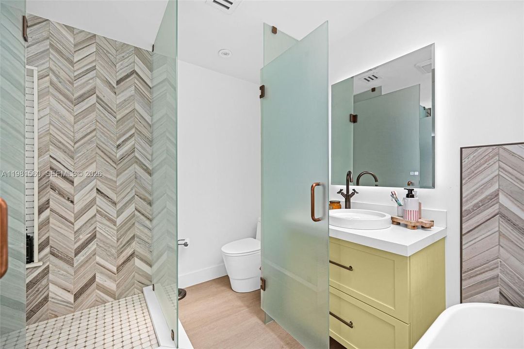 Под контрактом: $1,124,000 (4 спален, 3 ванн, 0 Квадратных фут)