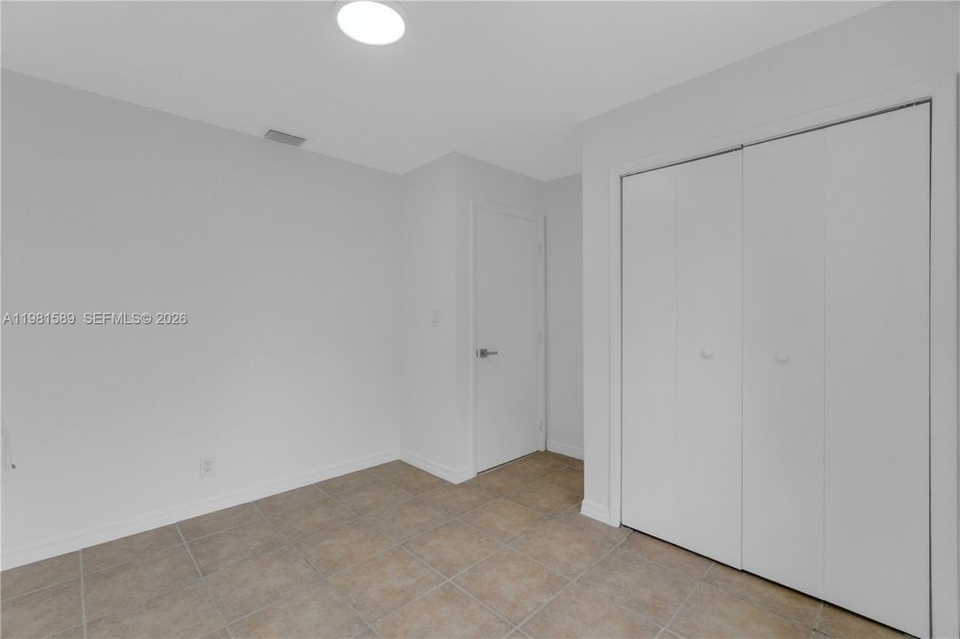 На продажу: $349,999 (4 спален, 2 ванн, 1380 Квадратных фут)