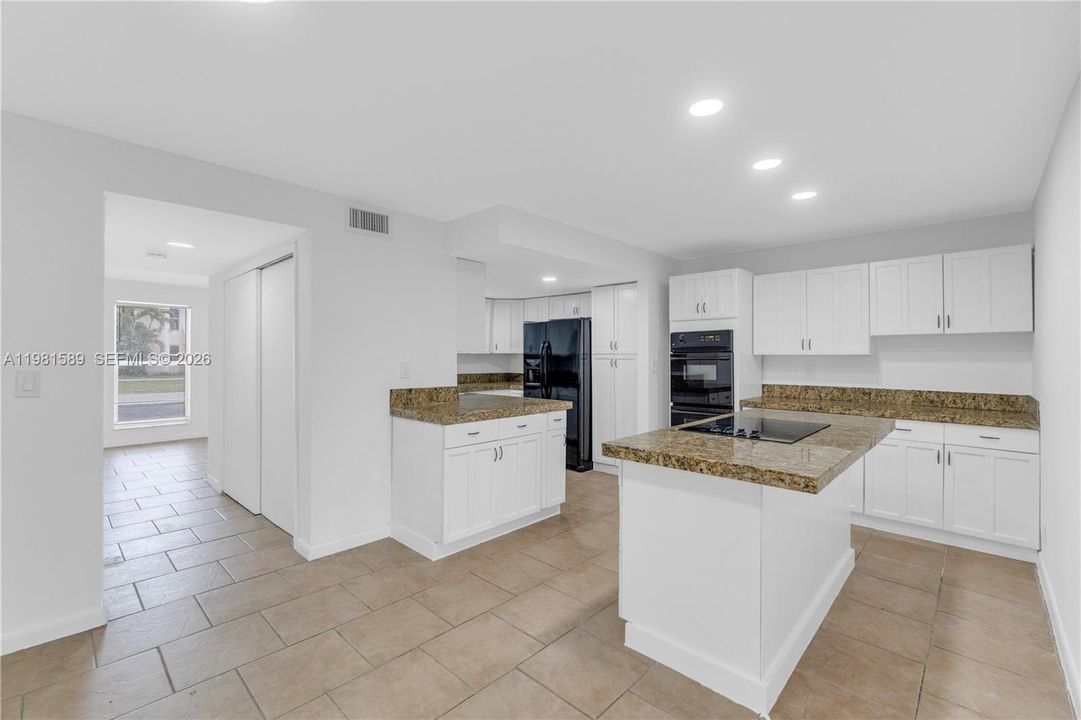 На продажу: $349,999 (4 спален, 2 ванн, 1380 Квадратных фут)