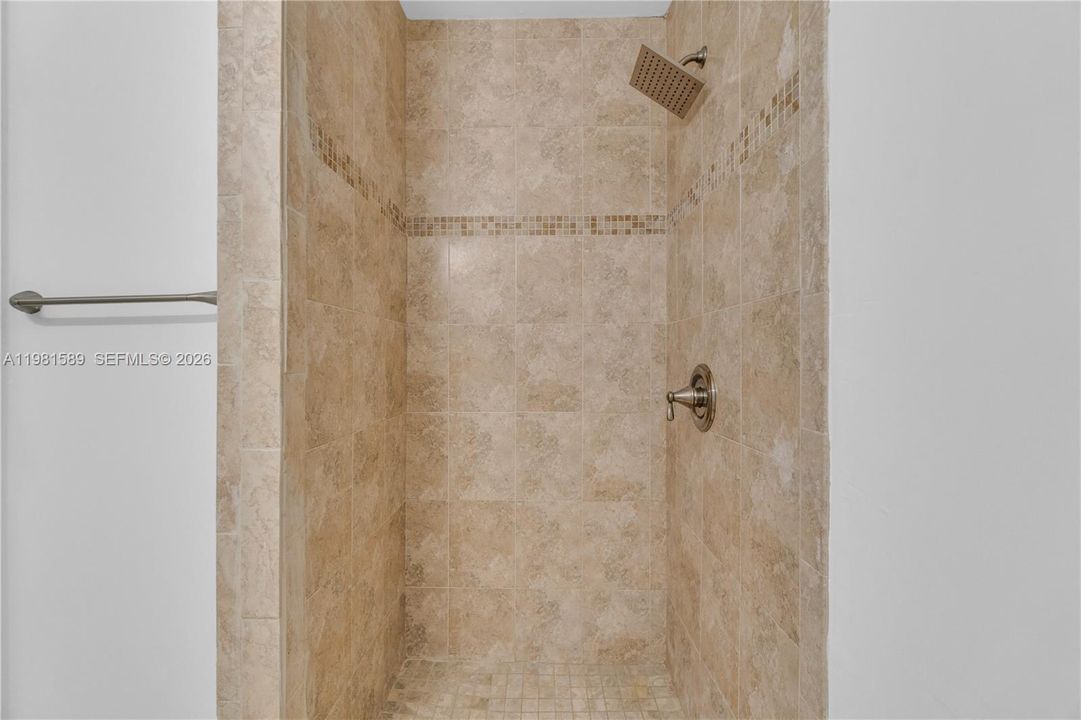 На продажу: $349,999 (4 спален, 2 ванн, 1380 Квадратных фут)