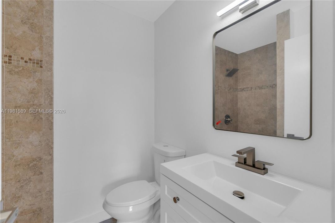 На продажу: $349,999 (4 спален, 2 ванн, 1380 Квадратных фут)