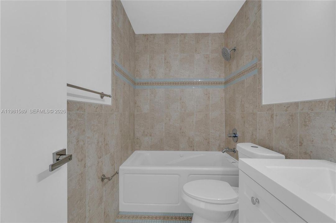 На продажу: $349,999 (4 спален, 2 ванн, 1380 Квадратных фут)