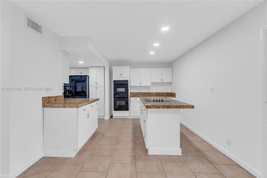 На продажу: $349,999 (4 спален, 2 ванн, 1380 Квадратных фут)