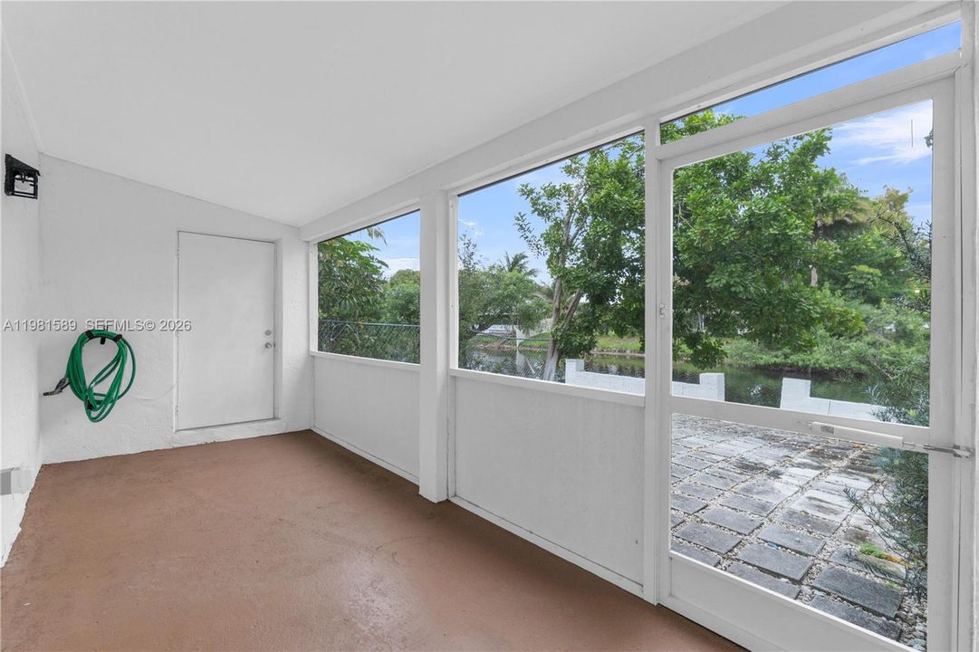 На продажу: $349,999 (4 спален, 2 ванн, 1380 Квадратных фут)
