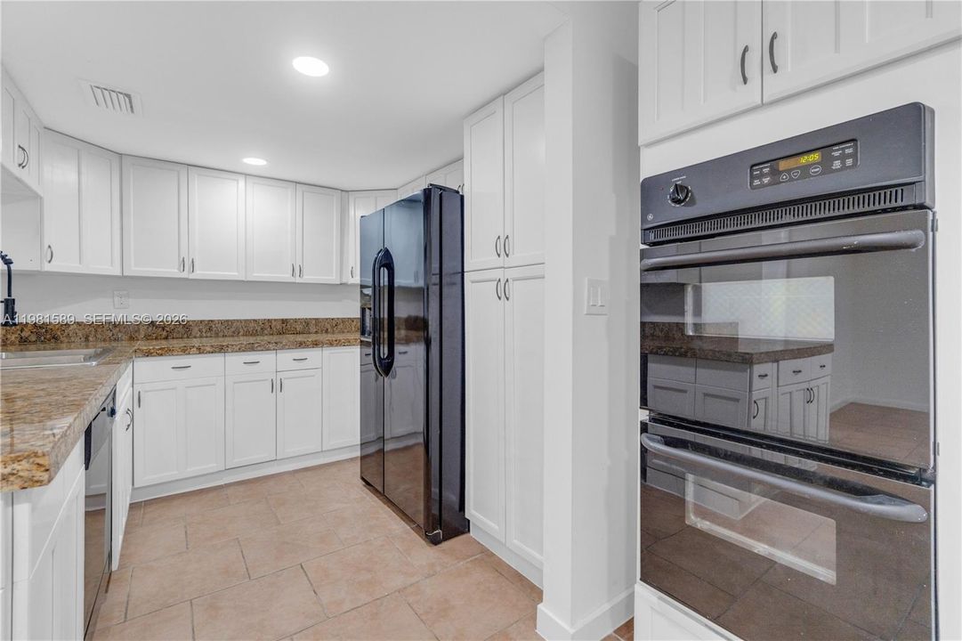 На продажу: $349,999 (4 спален, 2 ванн, 1380 Квадратных фут)