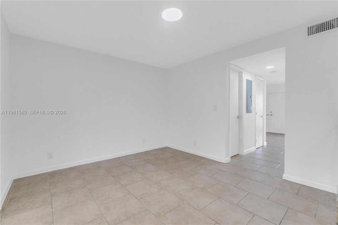 На продажу: $349,999 (4 спален, 2 ванн, 1380 Квадратных фут)