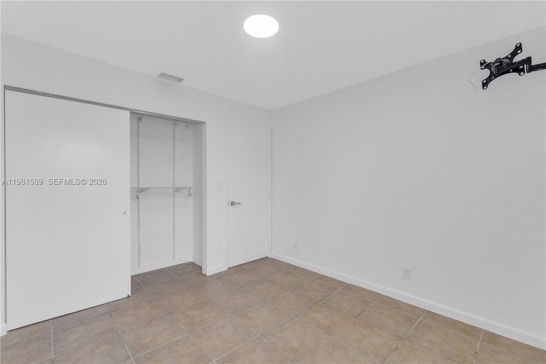 На продажу: $349,999 (4 спален, 2 ванн, 1380 Квадратных фут)