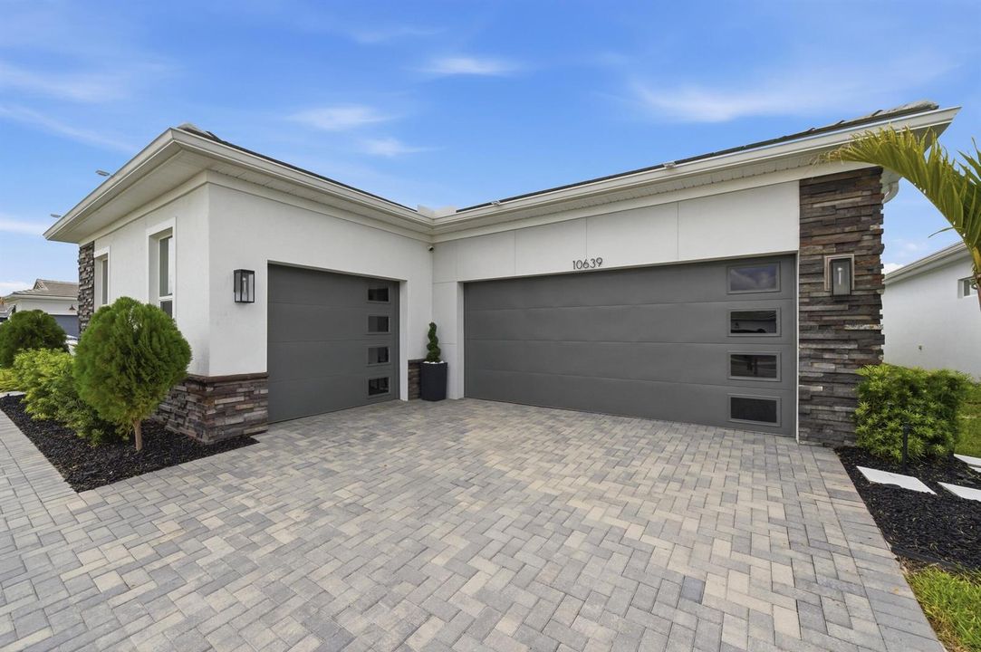 Spacious 3 car garage