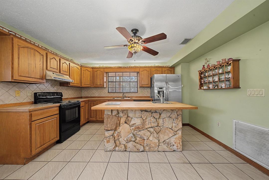 interior - kitchen 1