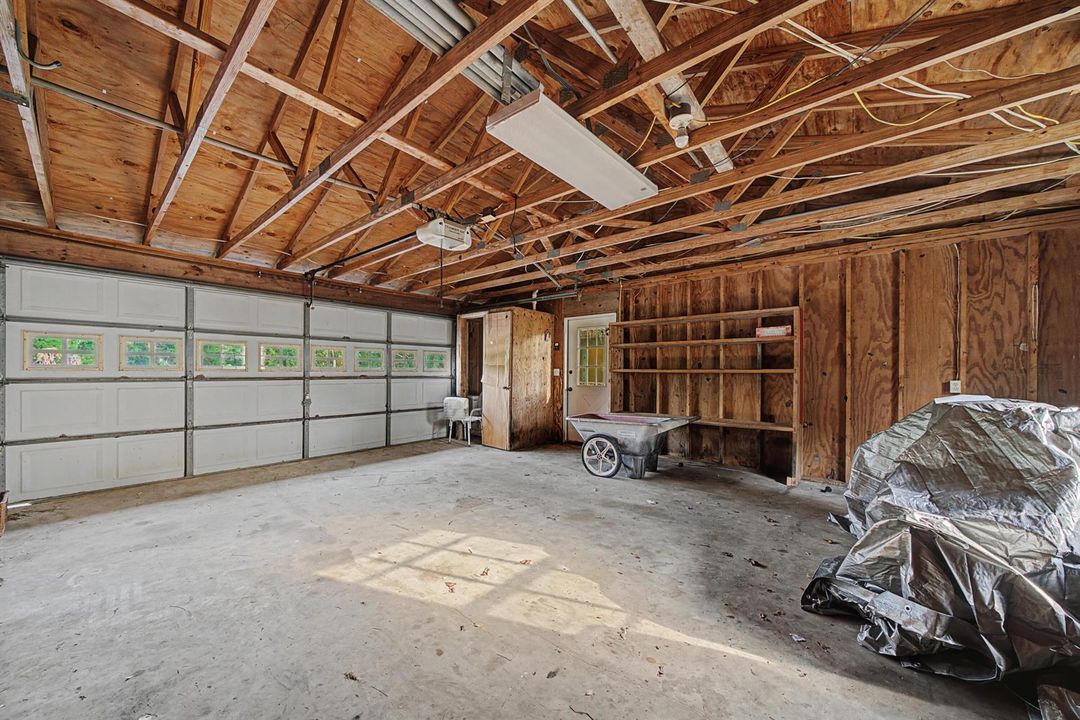 interior - garage 2