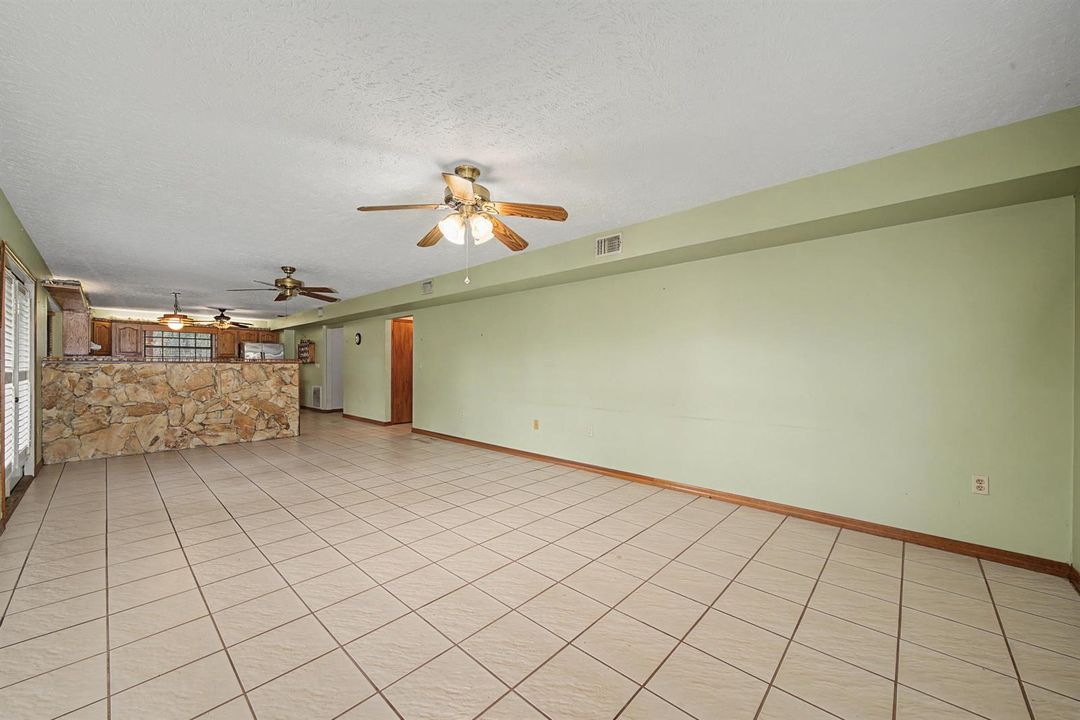 interior - family room 4