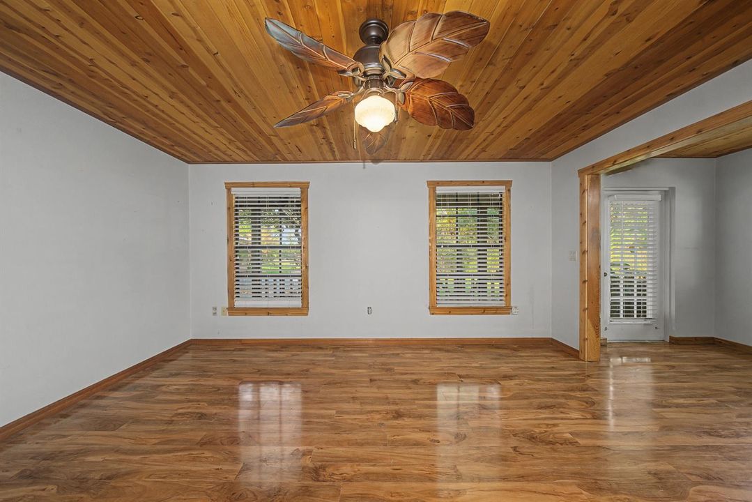 interior - master bedroom 4