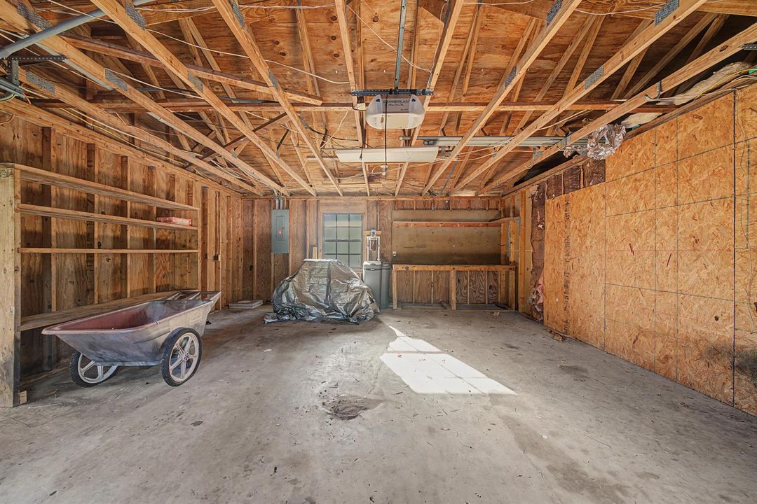 interior - garage 1