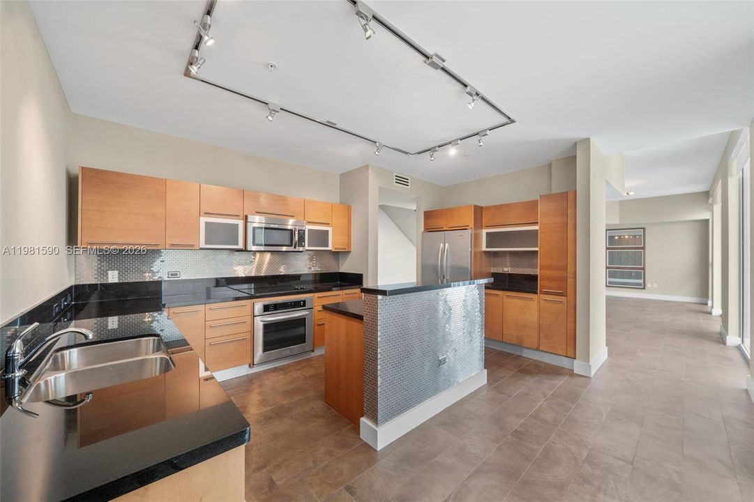 For Sale: $3,800,000 (5 beds, 5 baths, 3004 Square Feet)