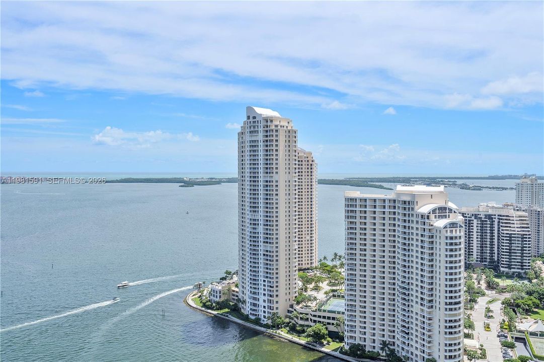 For Sale: $703,000 (2 beds, 2 baths, 1227 Square Feet)