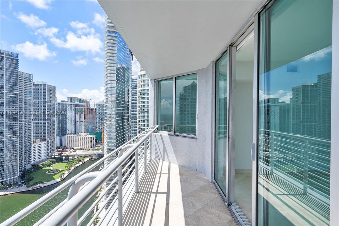 For Sale: $703,000 (2 beds, 2 baths, 1227 Square Feet)
