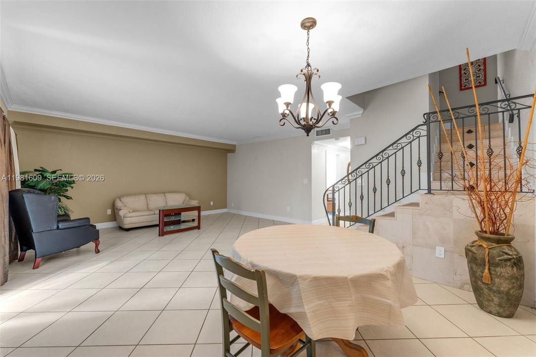 For Sale: $450,000 (4 beds, 3 baths, 1934 Square Feet)