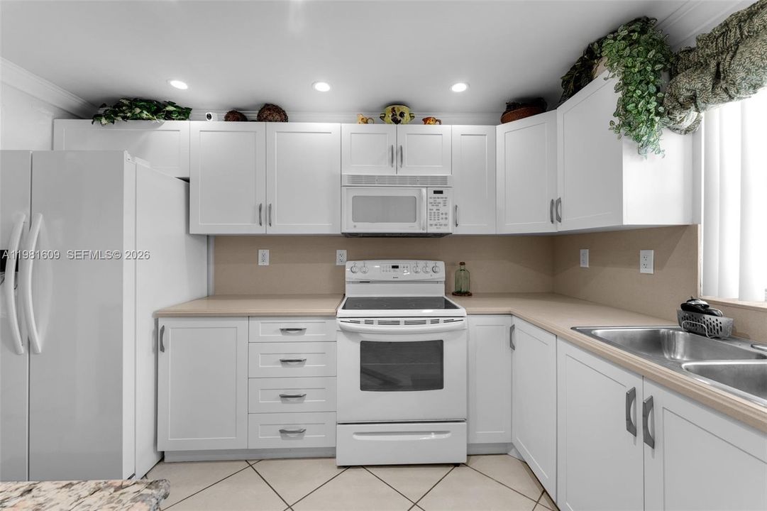 For Sale: $450,000 (4 beds, 3 baths, 1934 Square Feet)