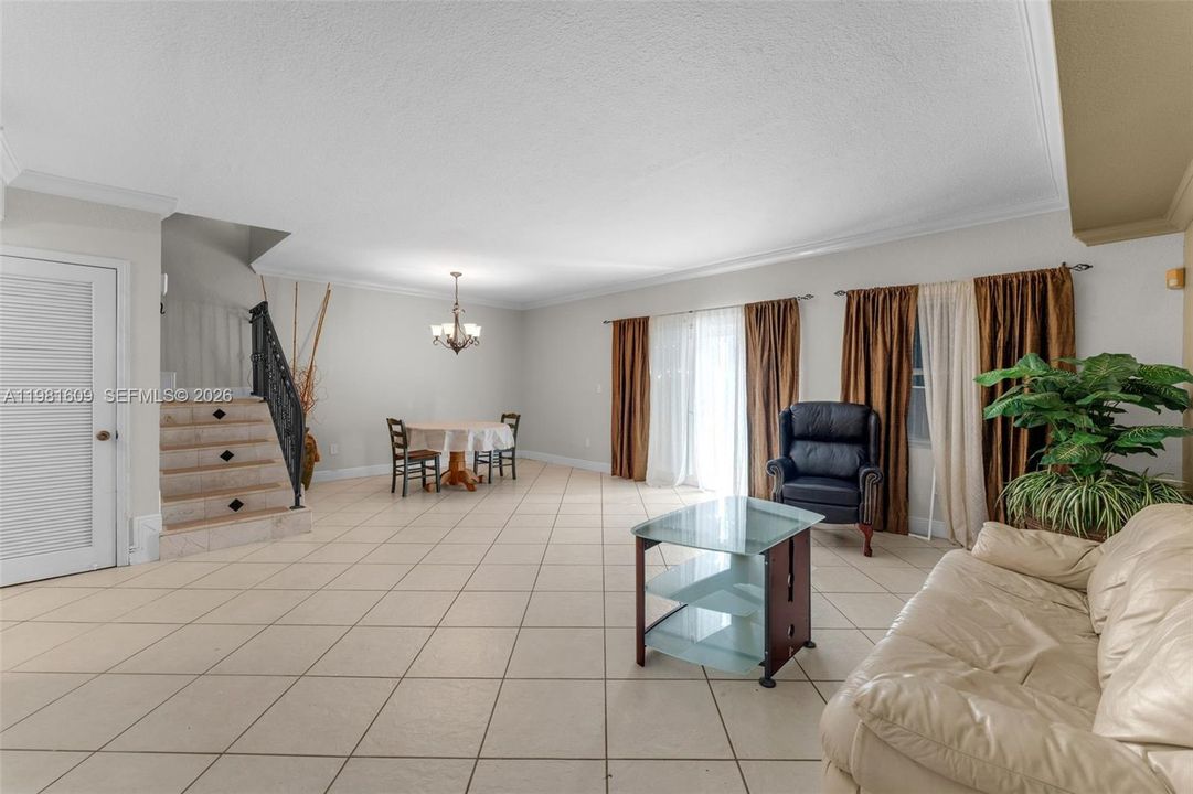 For Sale: $450,000 (4 beds, 3 baths, 1934 Square Feet)