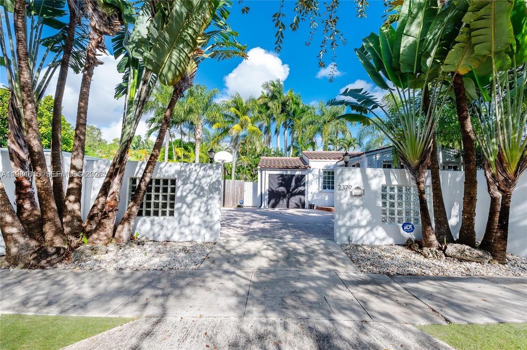 Recientemente alquilado: $9,500 (4 camas, 3 baños, 2360 Pies cuadrados)