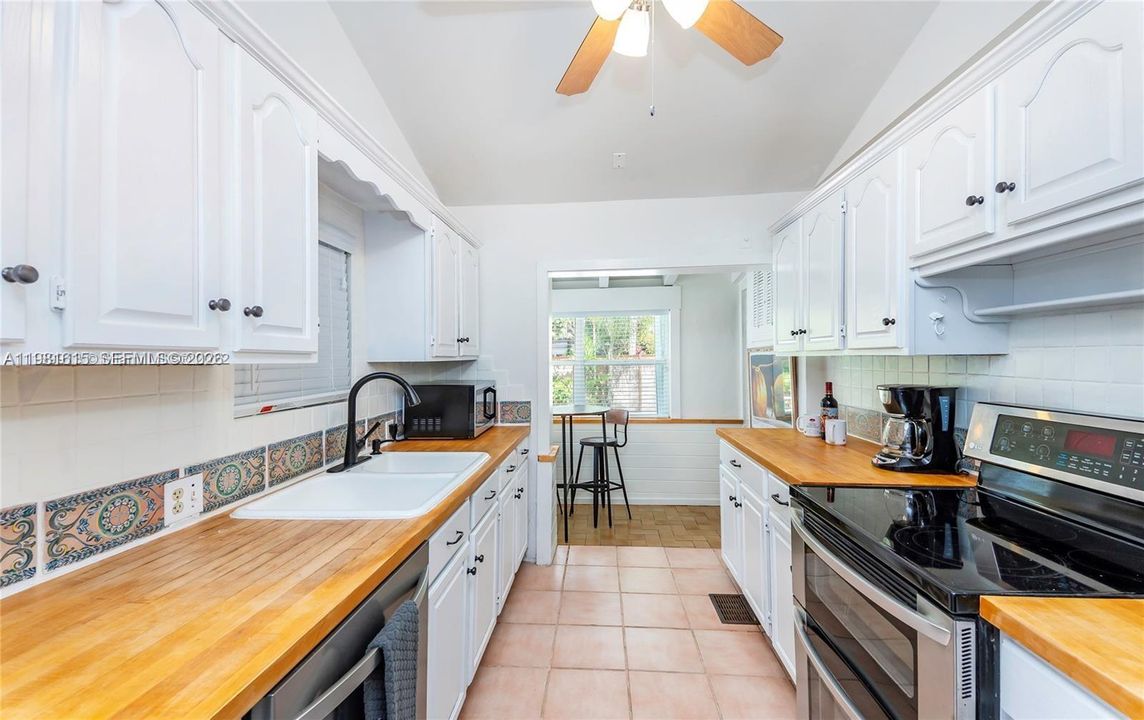 Recientemente alquilado: $9,500 (4 camas, 3 baños, 2360 Pies cuadrados)