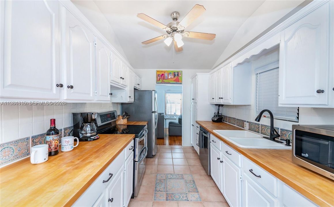 Recientemente alquilado: $9,500 (4 camas, 3 baños, 2360 Pies cuadrados)