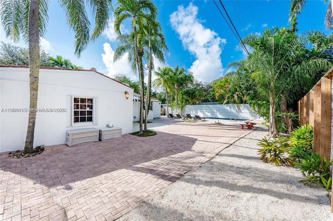 Recientemente alquilado: $9,500 (4 camas, 3 baños, 2360 Pies cuadrados)