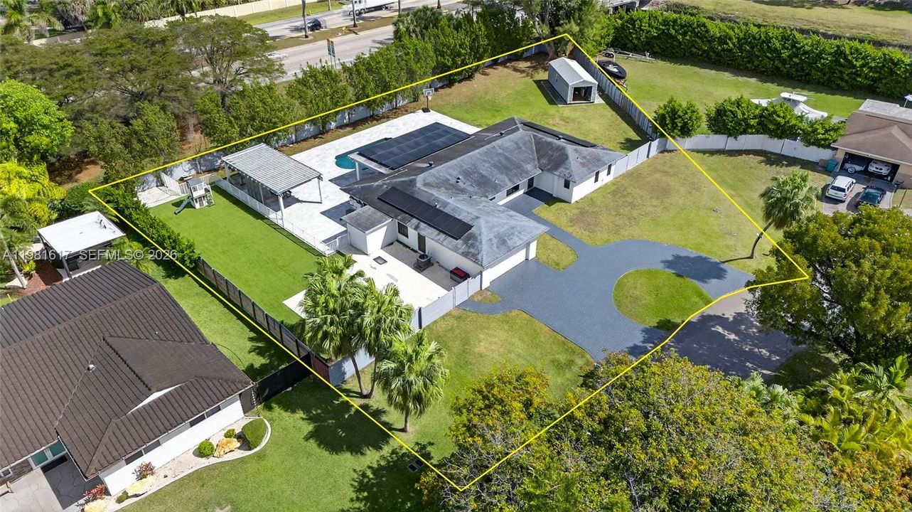 For Sale: $1,795,000 (6 beds, 4 baths, 2417 Square Feet)