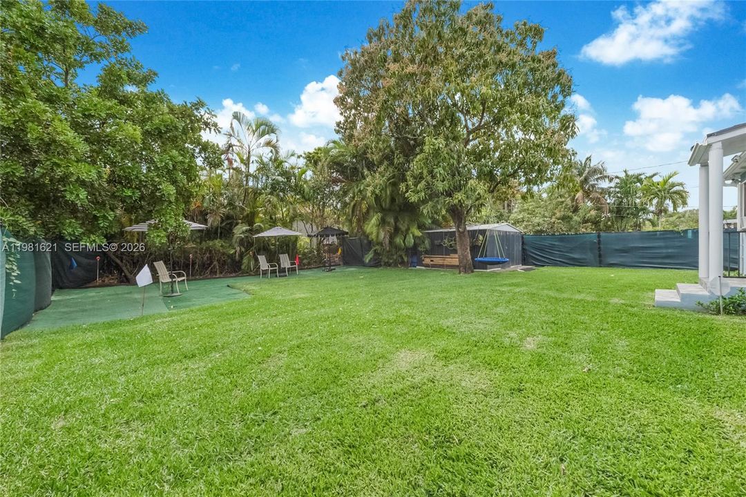 En Venta: $899,000 (4 camas, 3 baños, 2240 Pies cuadrados)