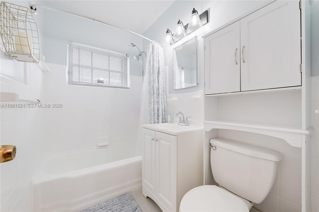 En Venta: $899,000 (4 camas, 3 baños, 2240 Pies cuadrados)