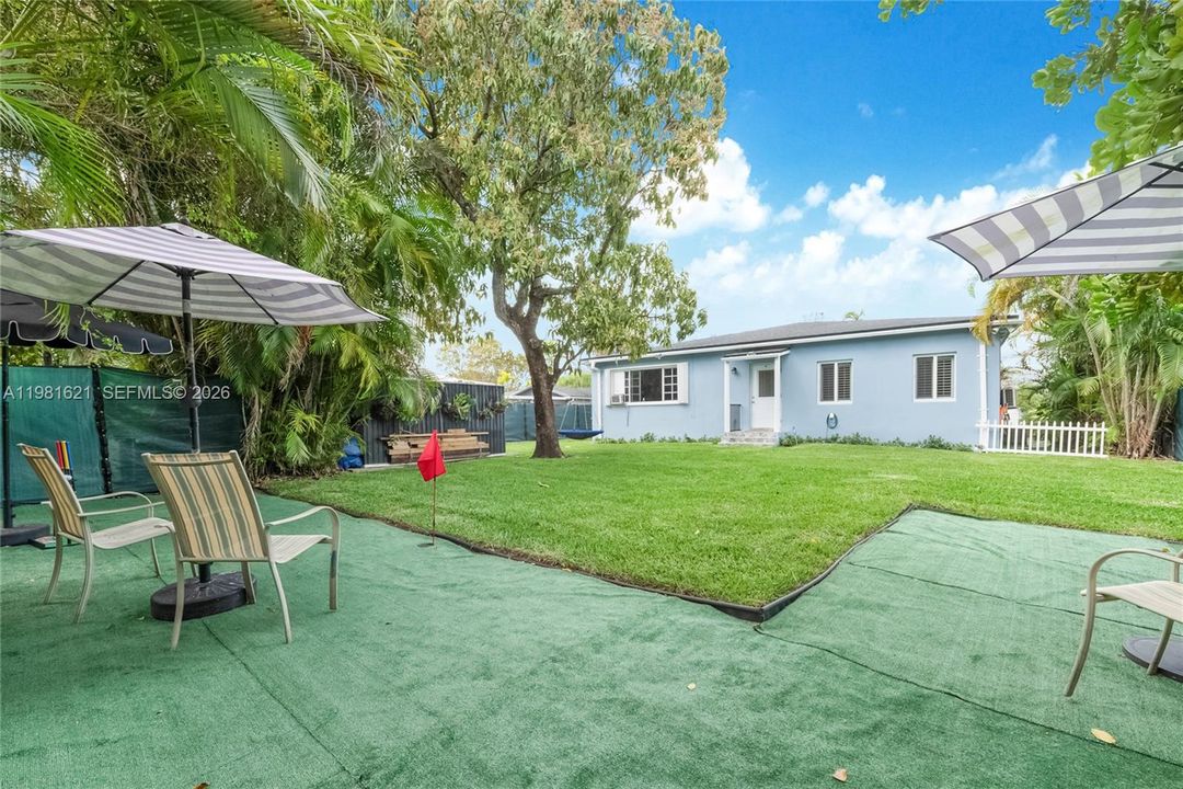 En Venta: $899,000 (4 camas, 3 baños, 2240 Pies cuadrados)
