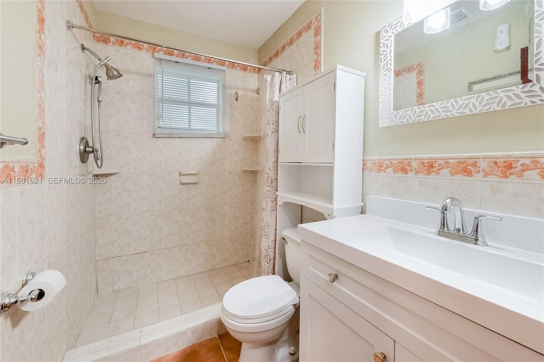 En Venta: $899,000 (4 camas, 3 baños, 2240 Pies cuadrados)