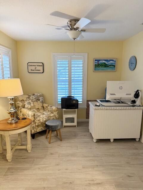 office / 4th bedroom