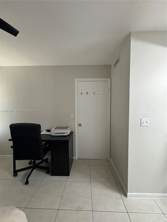 Activo con contrato: $1,875 (2 camas, 2 baños, 768 Pies cuadrados)
