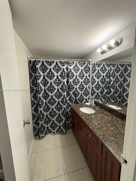 Activo con contrato: $1,875 (2 camas, 2 baños, 768 Pies cuadrados)